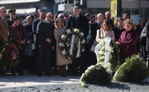 Foto: Dž.K./Radiosarajevo / Odata počast na Spomen obilježju ubijenoj djeci opkoljenog Sarajeva 92.-95.